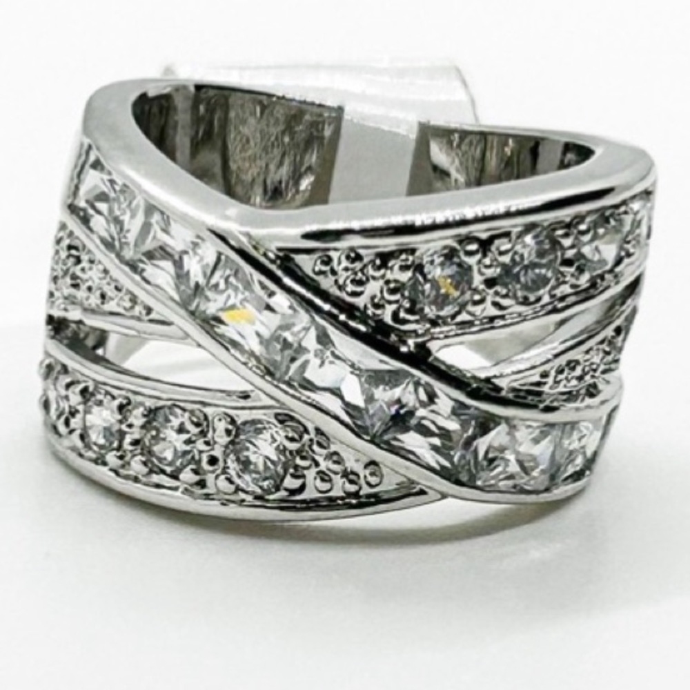 NWT Gorgeous large cocktail ring with zirconias size 6 and 7